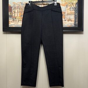 Source Unknown Black Capris